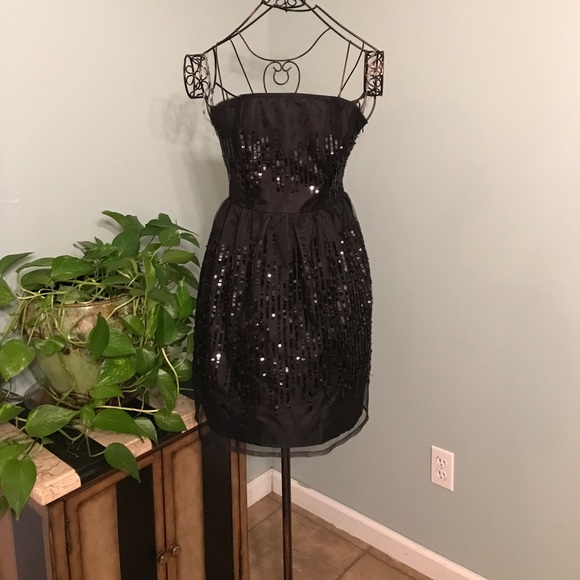 Paris’s black sequin dress - Picture 1 of 6